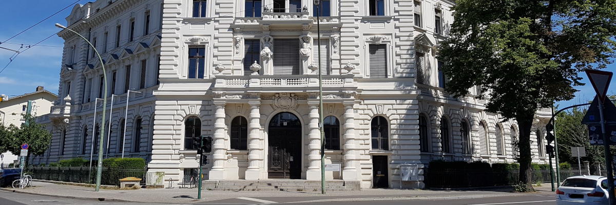 Bild: Hier sehen Sie das Gerichtsgebäude des Verwaltungsgerichts Potsdam